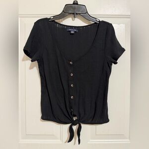 American Eagle Outfitters Black Short Sleeve Button Tie-Front Crop Top
